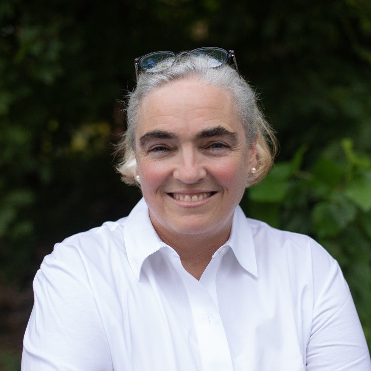 Sarah Beguelin - Office Team