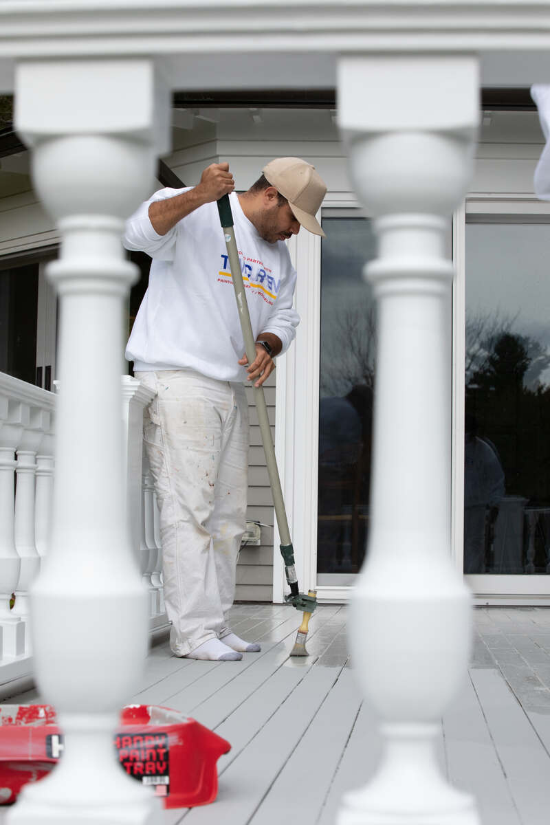 massachusetts-deck-painting-application